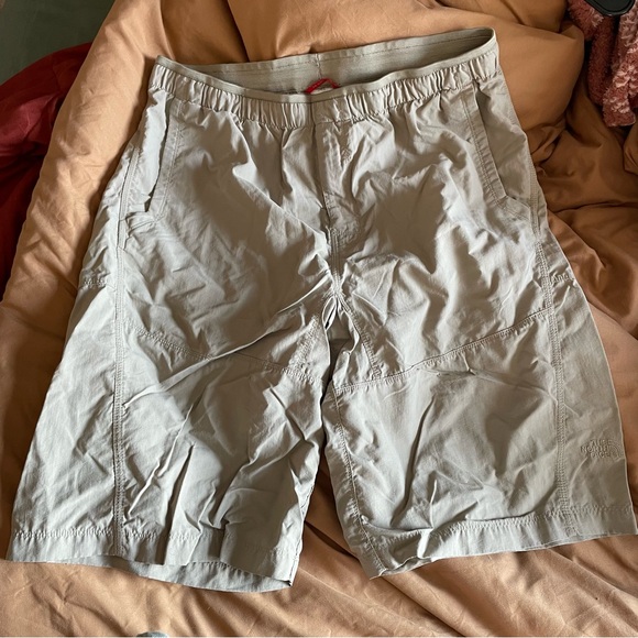 THE NORTH FACE Men’s Green Shorts - Quick-dry Light Multi Functional Comfortable - Picture 9 of 9